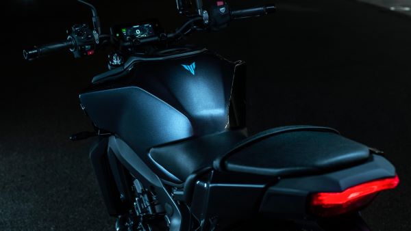 Yamaha MT-09 2024 position