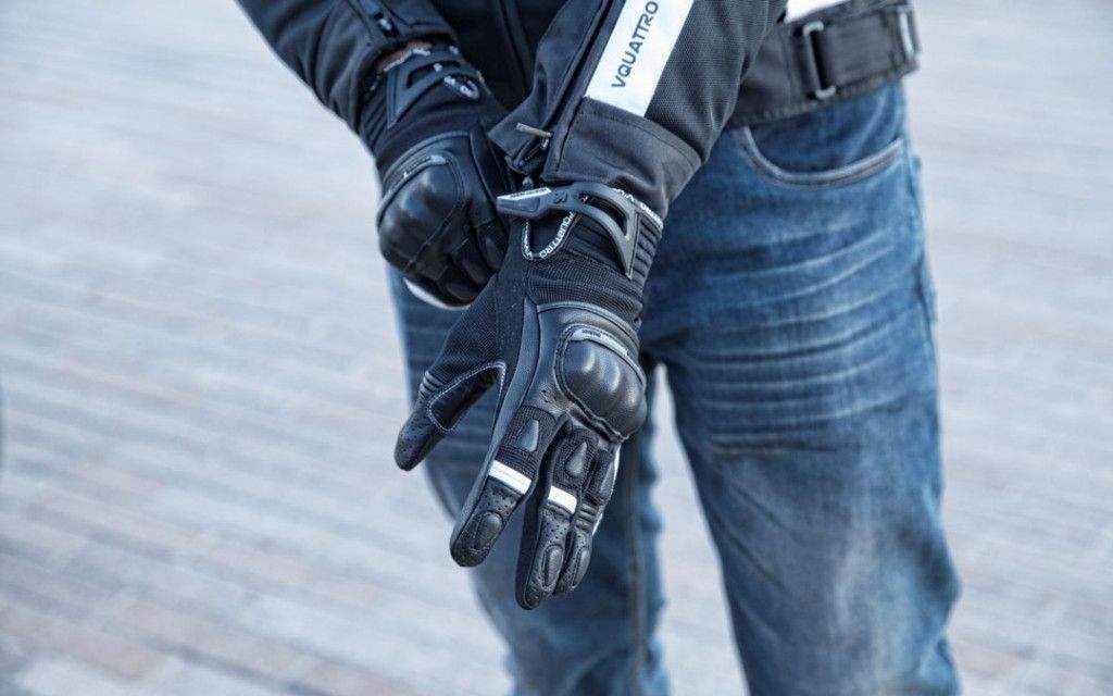 Protéger ses mains du froids avec les sous gants de moto